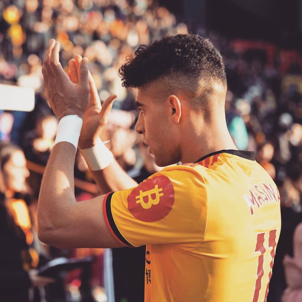 のインスタグラム：「We keep pushing... thanks for the amazing support 🐝⚽️#watfordfc」