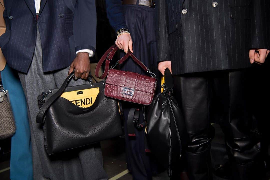 Fendiさんのインスタグラム写真 - (FendiInstagram)「From the #FendiPeekaboo to the #FendiBaguette, the signature bags are reimagined in the #FendiFW20 Men’s Fashion Show.」1月19日 1時18分 - fendi
