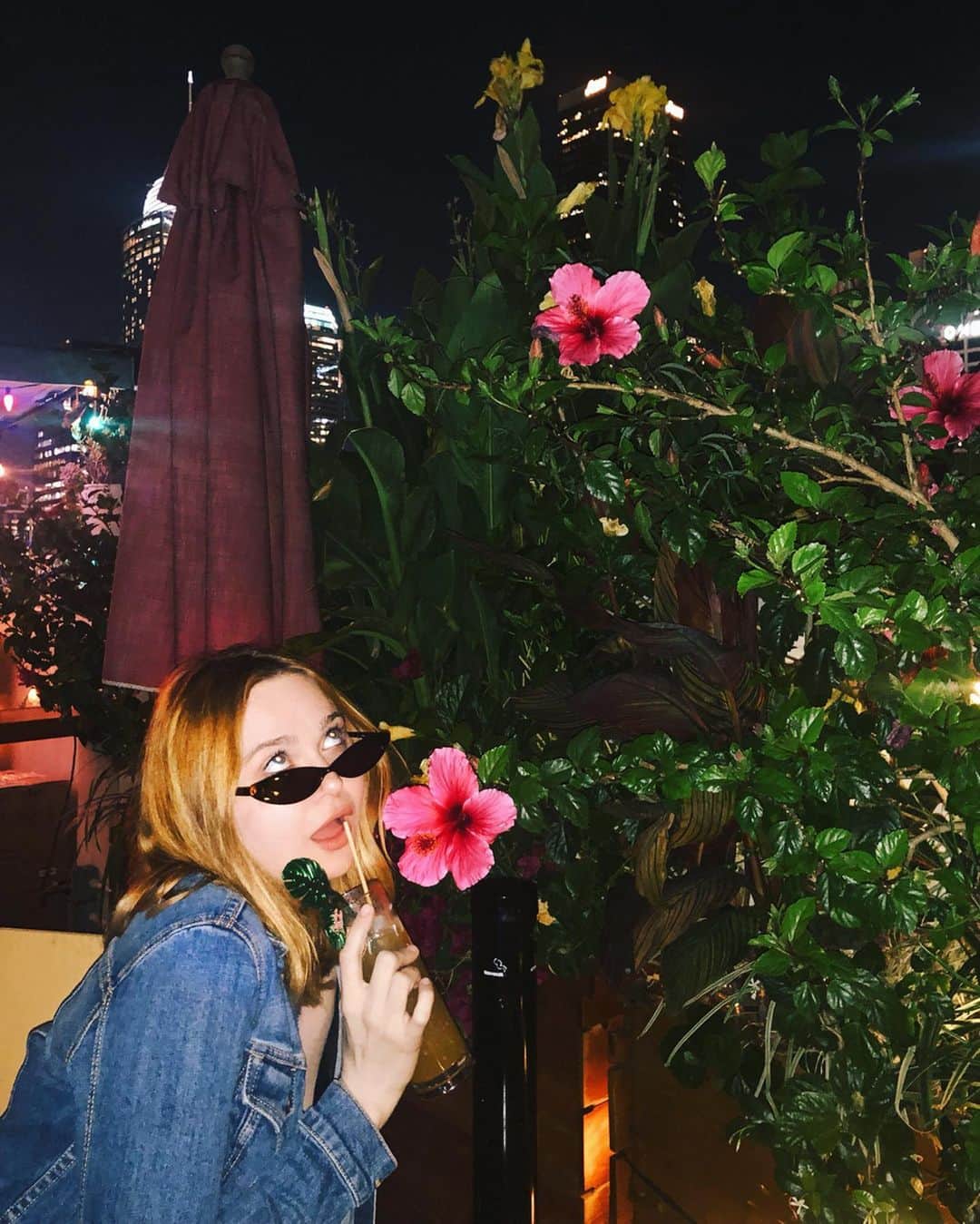 キーリー・マーシャルのインスタグラム：「I went somewhere hip. What a concept !!」