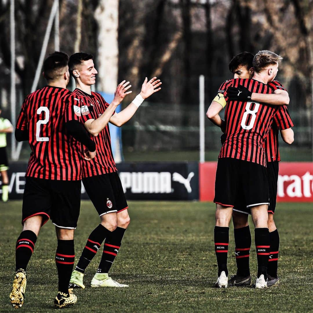 ACミランさんのインスタグラム写真 - (ACミランInstagram)「#MilanPrimavera 6️⃣ Pordenone 0️⃣ A massive afternoon for our young lads! ⚽️🔴⚫️ #MilanYouth #SempreMilan」1月19日 1時45分 - acmilan