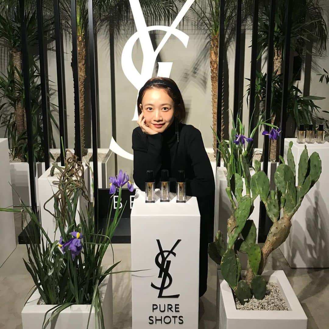 三戸なつめさんのインスタグラム写真 - (三戸なつめInstagram)「YSL BEAUTY “PURE SHOTS” LAUNCH EVENTに行ってきました♡ 自然とカラフルに囲まれた会場が本当に素敵だったなぁ。 イヴ・サンローランが愛したモロッコ、いつか行ってみたい。 それから肌診断もしてもらいました！ 26歳！とりあえず一安心！笑 自分のお肌の事を診断してもらってわたしに合う美容液を教えてもらいました！ もうすぐ30歳だから本腰入れて頑張りましょうね私！！笑 @yslbeauty  #mito_natsume #ピュアショット #ピュアショットナイトセラム」1月18日 16時47分 - mito_natsume