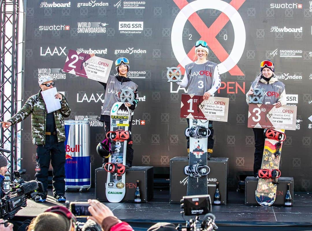 岩渕麗楽さんのインスタグラム写真 - (岩渕麗楽Instagram)「I ended up 2nd place in LAAX! It was my first slopestyle competition in a long time, and it was a pretty long week! 😂 I was tired when I rode finals, but the final was so exciting!! It was a really fun last day! Thank you so much for everything! Congratulations to @_juliamarino and @ormerodkatie for their efforts to end on the podium, and all the other girls who pushed their riding throughout the week. . . . .  #rockstarenergy #GLAY#burton#golfpartner #oakley #ogio#日本スキー場開発 #MK#GALLIUM#日ピス」1月18日 16時52分 - leila_iwabuchi