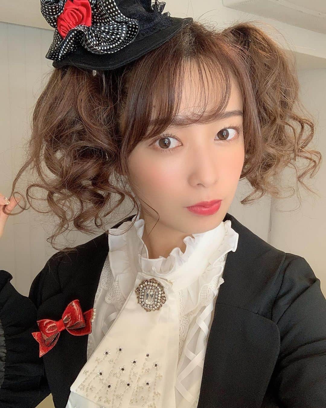 斉藤優里さんのインスタグラム写真 - (斉藤優里Instagram)「舞台「脳内ポイズンベリー」🧠﻿ のコメントが公式ホームページにup﻿ されました〜！﻿ ﻿ 久しぶりのツインテールに﻿ ちょっぴり恥ずかしさがありましたが﻿ ゴスロリの洋服着れて嬉しかったな🌹♡﻿ ﻿ 他の共演者の方も掲載﻿ されているので本番まで楽しみに﻿ まっててください😊💓﻿ ﻿ https://www.nounai-poison-berry.jp/movie.html﻿ ﻿ ﻿ ﻿ #斉藤優里 #ゆったん﻿ #たんたんたんゆったんたん( •ㅈ• )﻿ #舞台 #脳内ポイズンベリー﻿ #🧠」1月18日 16時59分 - yuuri_3ito