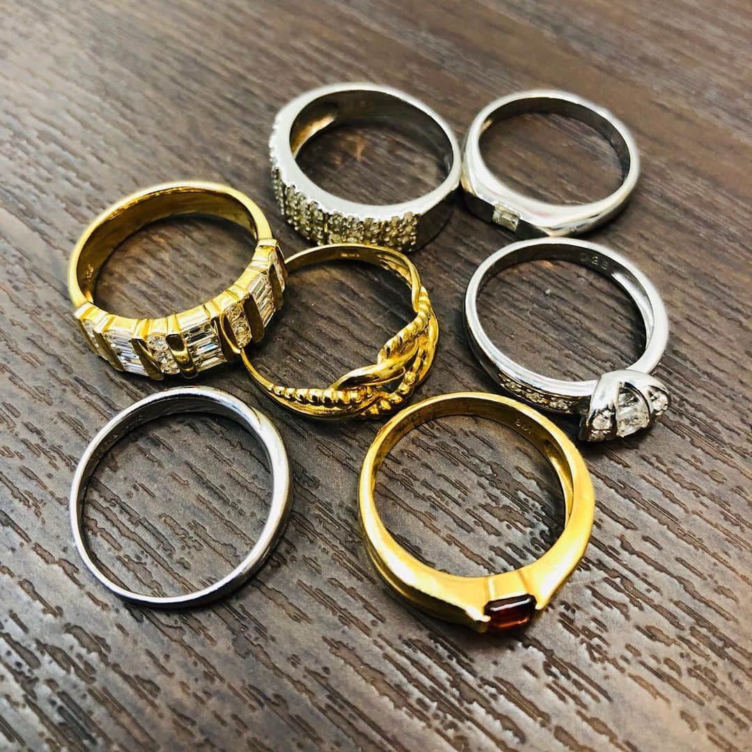 ブランド EXのインスタグラム：「貴金属　おまとめ お買取致しました！ .  #杉並区 #高価買取 #高井戸 #浜田山 #井の頭線 #ブランドEX #営業 #女性スタッフ在籍 #お気軽にどうぞ😊 #断捨離 #片付け #整理して出てきた商品 #拝見させて下さい！ #出張買取も致します #生前整理 #貴金属 #切手 #金券 #金買取 #ダイヤ高価買取は」