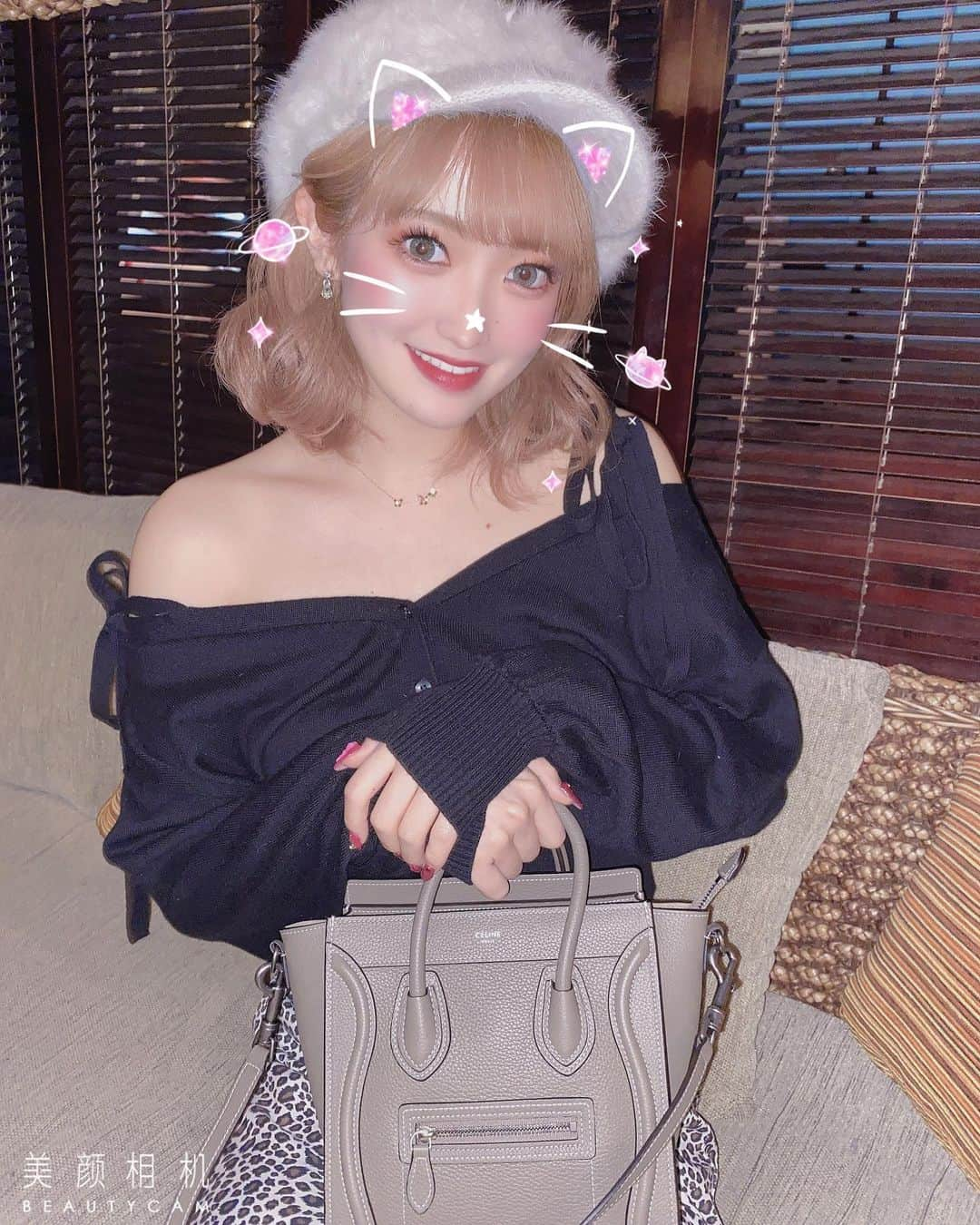 Ribonさんのインスタグラム写真 - (RibonInstagram)「18歳でバーレスクに入りましたが、もう22歳です。おとなになりました。🤯✌️🍒💓 . . . . .  #burlesquetokyo #バーレスク東京 #スーパーバーレスク #japanesegirl #kawaii #ゆめかわいい  #ootd #あざとい #あざと可愛い  #私服 #六本木 #歌舞伎町 #ロリ #笑顔 #smile #アイドル #キャバ嬢 #ダンサー #gogodancer #CELINE #todayscode #鎖骨 #オフショル」1月18日 17時27分 - ribon_burlesque