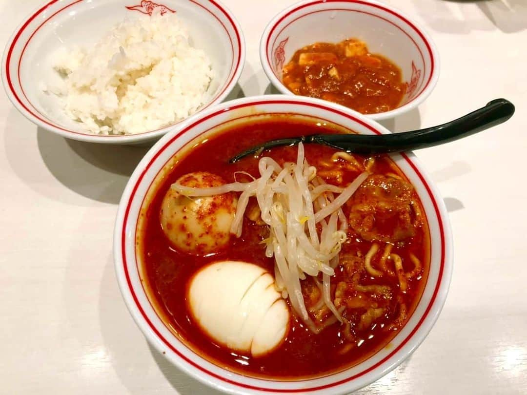 AYASAさんのインスタグラム写真 - (AYASAInstagram)「🔥 こちらはアップしそびれていた2019年のラスト中本さん🍜 たしかワンマン直後に行ったのが去年の中本納めになっていたのではないかと記憶しています…。 #ちゃんと記録しておかないと写真だけじゃいつのか判別不可能w . 素晴らしき半熟な北極味玉をご飯の上で割って食べるのが最近のお気に入り❤️ ・ 🍜 #北極 #北極ラーメン #すぺちょう (#スペシャル超硬麺 ) #トッピング #北極味玉 #レディースセット 🍚#白米大事 ・ ・ #蒙古タンメン中本 #中本 #健康第一激辛党」1月18日 17時47分 - ayasa_doya