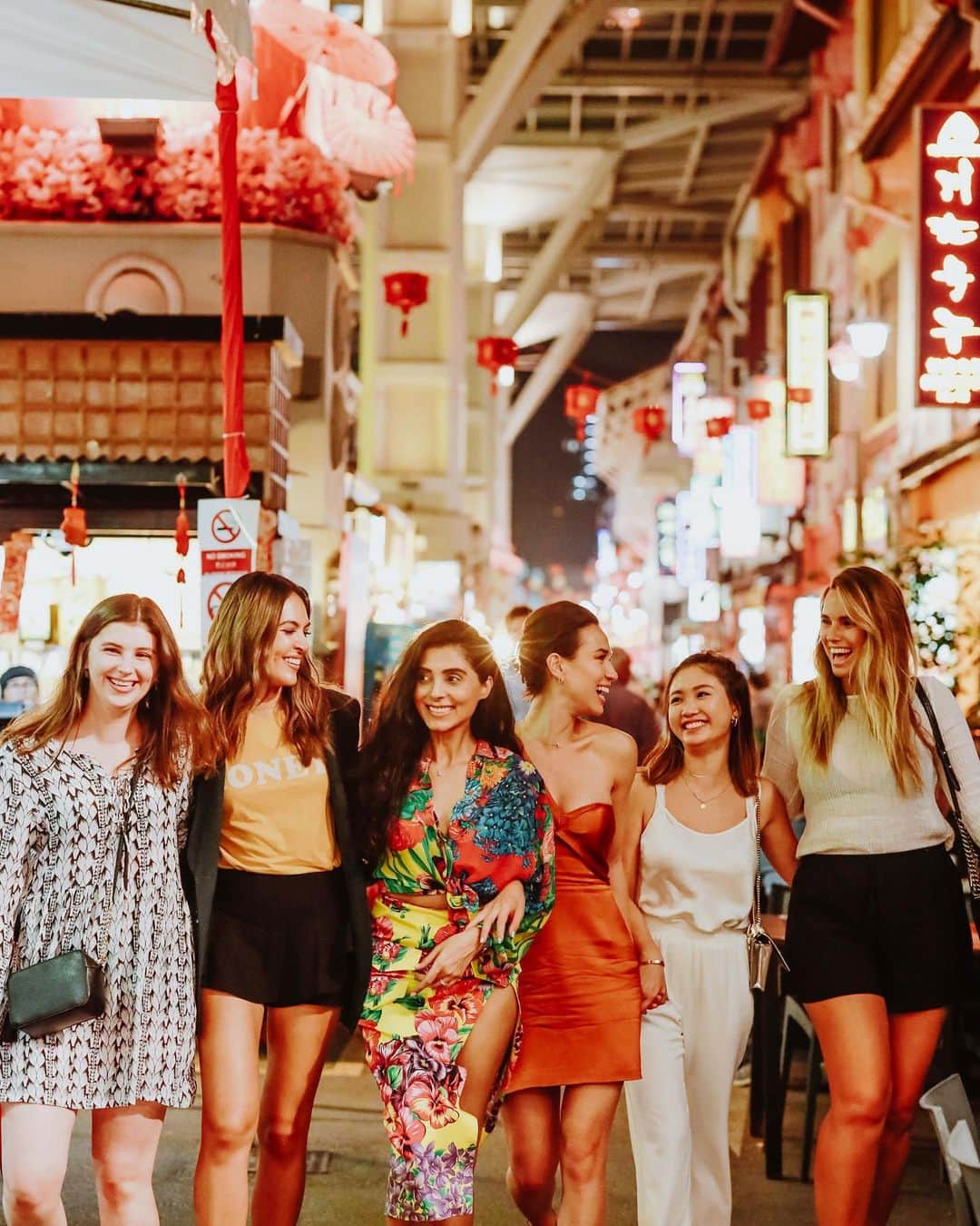 Livさんのインスタグラム写真 - (LivInstagram)「Going to miss these girls so much. We are honored to be passing the opportunity to YOU to come to Singapore for YOUR OWN trip. Download the @bumble app and swipe to locate the official competition profile to enter to win flights, accommodation and amazing experiences! I’ve put a link in my stories 😘 – #betterwithbumble #ad」1月18日 17時46分 - livlogolding