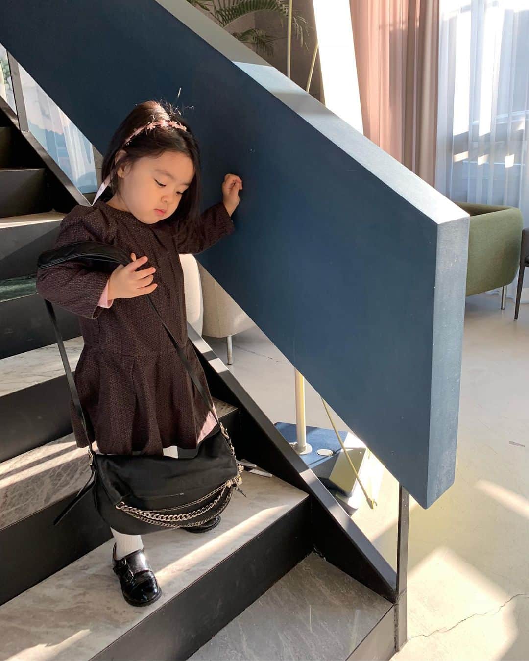 イ・ユンジのインスタグラム：「#고마워#사랑해#네가내딸이#라니#사랑과배려가넘치는너#오늘도너에게배운다#주말데이트중」