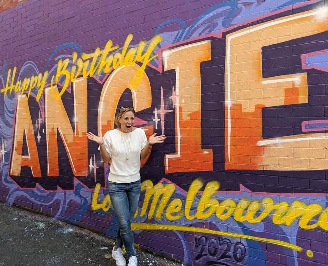 アンジェリーク・ケルバーさんのインスタグラム写真 - (アンジェリーク・ケルバーInstagram)「Birthday celebration in the streets of Melbourne! Thanks for the surprise @visitmelbourne #birthdaygirl #teamangie 😍🥳☺」1月18日 17時49分 - angie.kerber