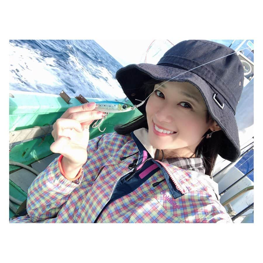 柳野玲子さんのインスタグラム写真 - (柳野玲子Instagram)「いよいよ明日🐟💞 パシフィコ横浜で開催中の釣りフェスティバルへ向かいます✨ 私はMC・トークショー・サイン会に参加🤗 サイン会は開場9時から配布される整理券をお持ち方のみとなります🙇‍♀️ トークショーでは、私から皆さんへ大事なお知らせさせていただく予定です🙇‍♀️ 年に一度の釣りの祭典😍 皆さんにお会いできるのを楽しみにしています(*^^*)💞 #釣り #釣りフェスティバル2020  #釣りフェスティバル #釣りビジョン #参るぞ狼 #イベント #パシフィコ横浜 #サイン会 #トークショー #待ってます 🥰」1月18日 17時58分 - yanaginoreiko