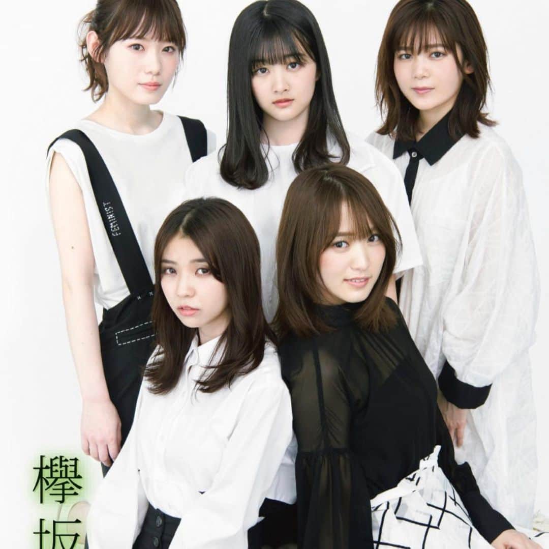 川上舞乃のインスタグラム：「発売中の、週間少年マガジン表紙巻頭12p  #欅坂46#小林由依さん#尾関梨香さん#菅井友香さん##小池美波 さん#原田葵 さんスタイリング致しました。 #週間少年マガジン」