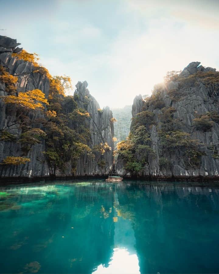 9GAGさんのインスタグラム写真 - (9GAGInstagram)「Whom would you visit the Philippines with? It's officially dry season here 🇵🇭 Follow @voyaged for more travel ideas 🏖| By @agusleohalim - #voyaged #travel #9gag」1月18日 18時07分 - 9gag