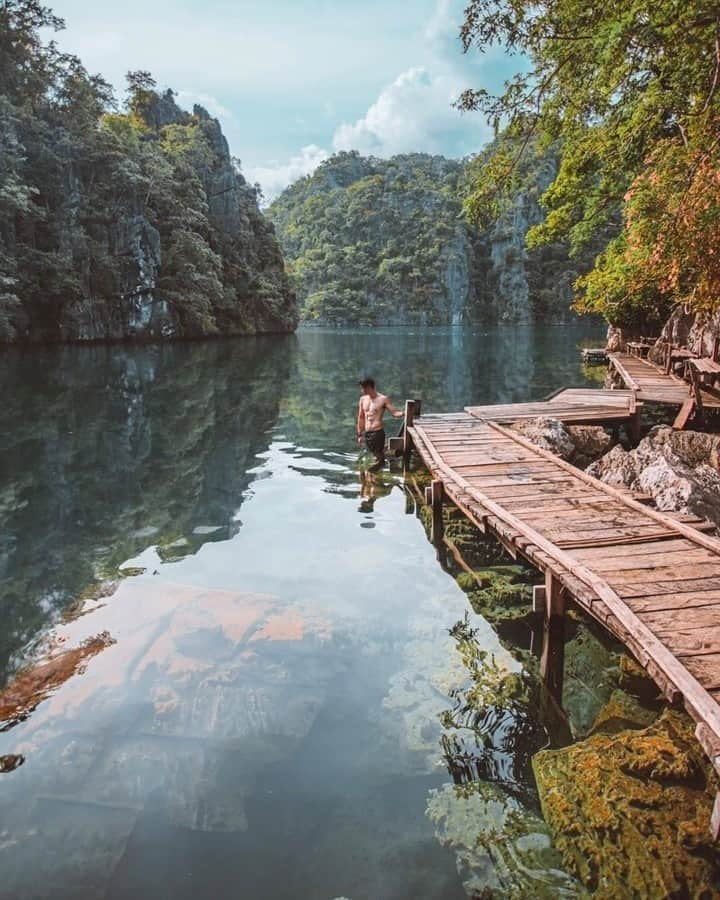 9GAGさんのインスタグラム写真 - (9GAGInstagram)「Whom would you visit the Philippines with? It's officially dry season here 🇵🇭 Follow @voyaged for more travel ideas 🏖| By @agusleohalim - #voyaged #travel #9gag」1月18日 18時07分 - 9gag