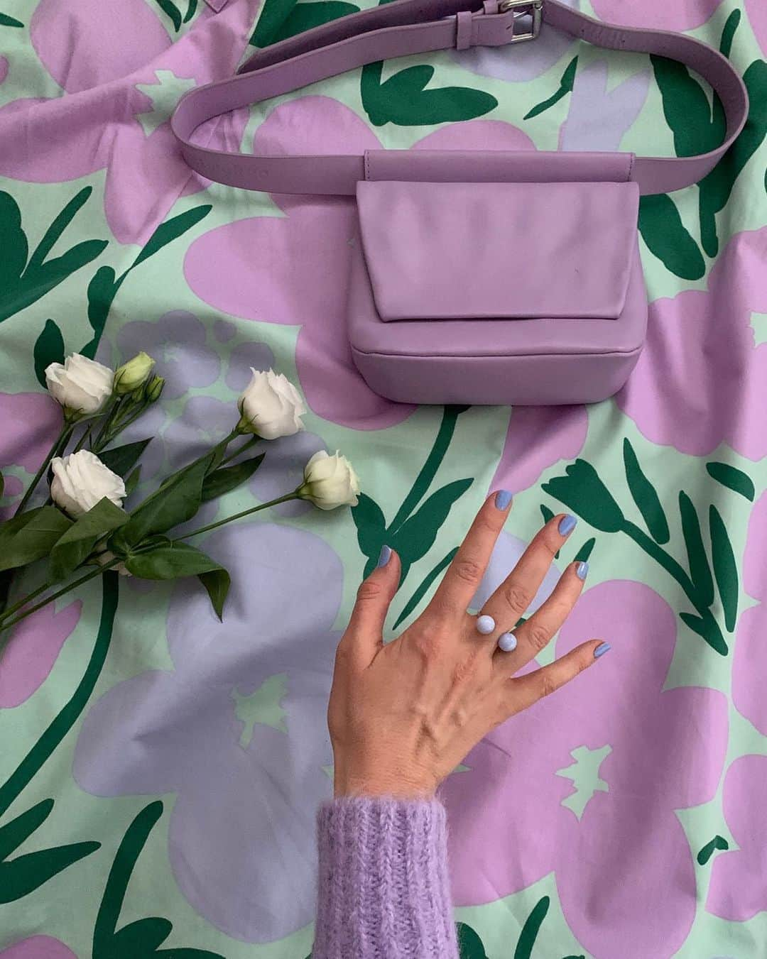 マリメッコさんのインスタグラム写真 - (マリメッコInstagram)「Pastel heaven by the queen of beautiful settings, @thankyou_ok. Featuring our Emmaretta bag and Korjuu dress. ⠀⠀⠀⠀⠀⠀⠀⠀⠀ Explore marimekko.com for more spring lavender dreams. #marimekko」1月18日 18時15分 - marimekko