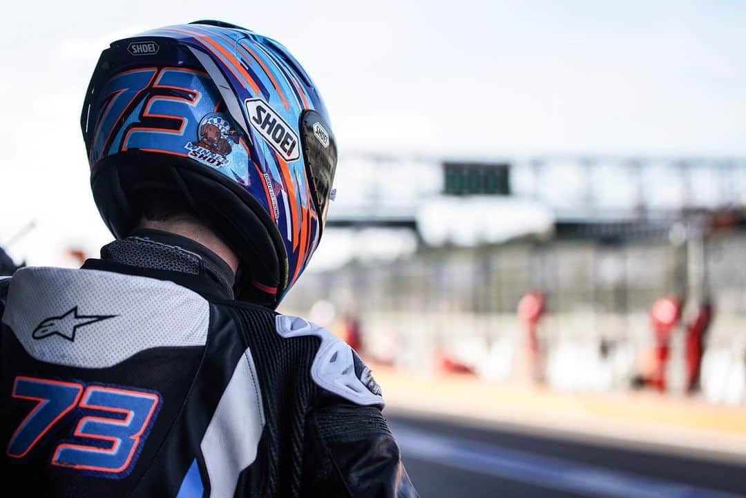 レプソル・ホンダのインスタグラム：「Waiting for the future . . . . #MotoGP #Repsol #Honda #Racing #RepsolHonda #HRC #RC213V #AM73 #AlexMarquez #ThePowerOfDreams #Racing #Motorcycle #Valencia #Rookie #Future」