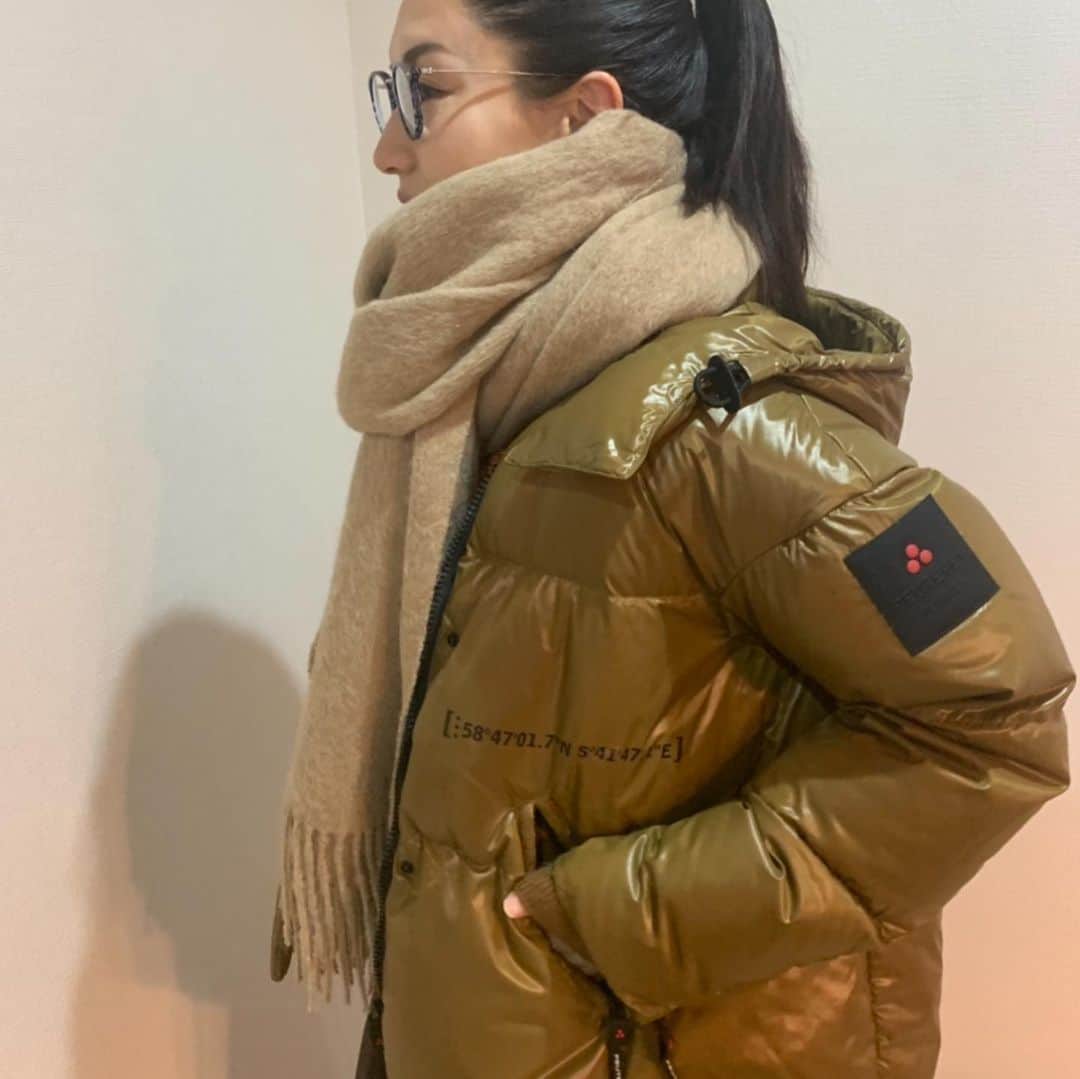 亀恭子さんのインスタグラム写真 - (亀恭子Instagram)「左胸に書いてあるこの場所、 気になって調べた。 . . . 58°47'01.7"N 5°41'47.1"E ダウンが必要な場所。そりゃそうか . . 今日は一日雨なので、 小一時間だけ、だけど お兄ちゃん接待でお台場のレゴランドへ。 . . 汗かきながら夢中で遊んでたw . . today's… #fashion #ootd #kkstyle #tokyo #kamescloset #jacket #peuterey #stole #asaucemeler #winter #january」1月18日 18時39分 - kame_kyo