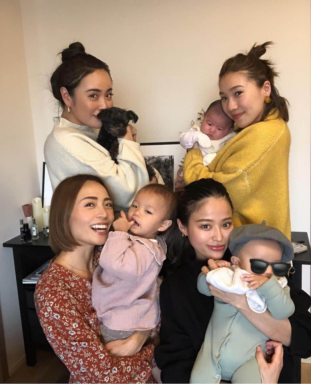 佐野真依子さんのインスタグラム写真 - (佐野真依子Instagram)「あえるの楽しみにしていた @ha____lu  BABY👶 はじめましてこんにちわ🖤 同い年でうれしいな🖤 毛が薄めの３人で ならんで記念撮影🐣🐣🐣」1月18日 18時39分 - sanomaisanomai