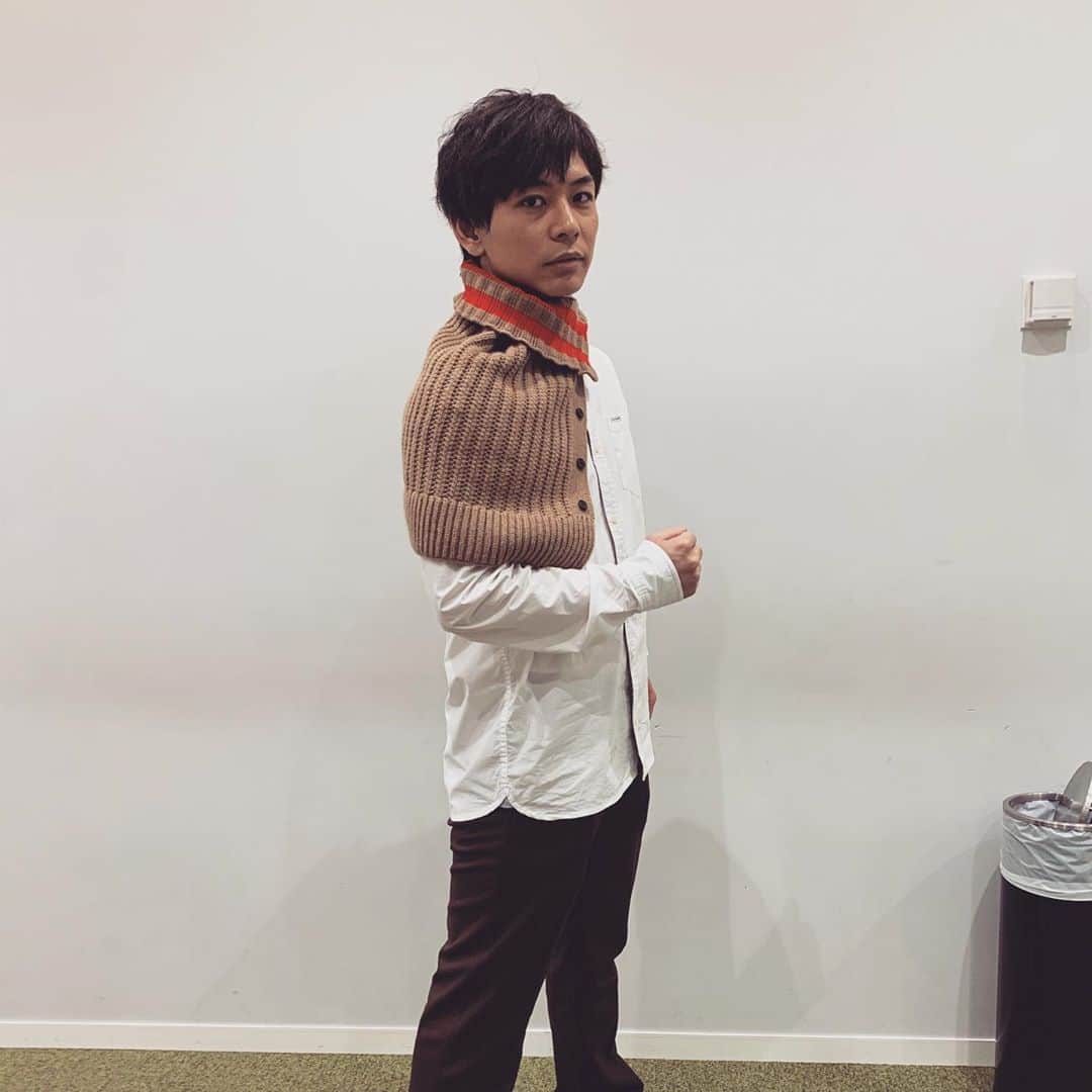 石井誠一さんのインスタグラム写真 - (石井誠一Instagram)「本日のせやねんの衣装です！ スタイリストさんに用意していただきました！ いや攻めすぎや！！ ジルサンダーで6万するみたいです！😂 素敵😂💖」1月18日 18時46分 - sayakaseiichi