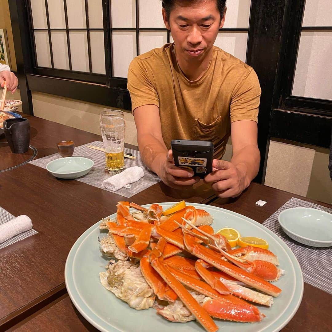 高橋聡文さんのインスタグラム写真 - (高橋聡文Instagram)「かに吉の🦀は上品で絶品です😋 鳥取自主トレの時はいつも美味しいご飯ありがとうございました🙇‍♂️ 最後はワールドウィングの治療部屋でのオフショットです📸  #鳥取#かに#松葉蟹#神雑炊#かに吉#ワールドウィング#中日ドラゴンズ#阪神タイガース#岩瀬仁紀#山井大介#中田賢一#高橋聡文#大将」1月18日 18時51分 - akifumi0529