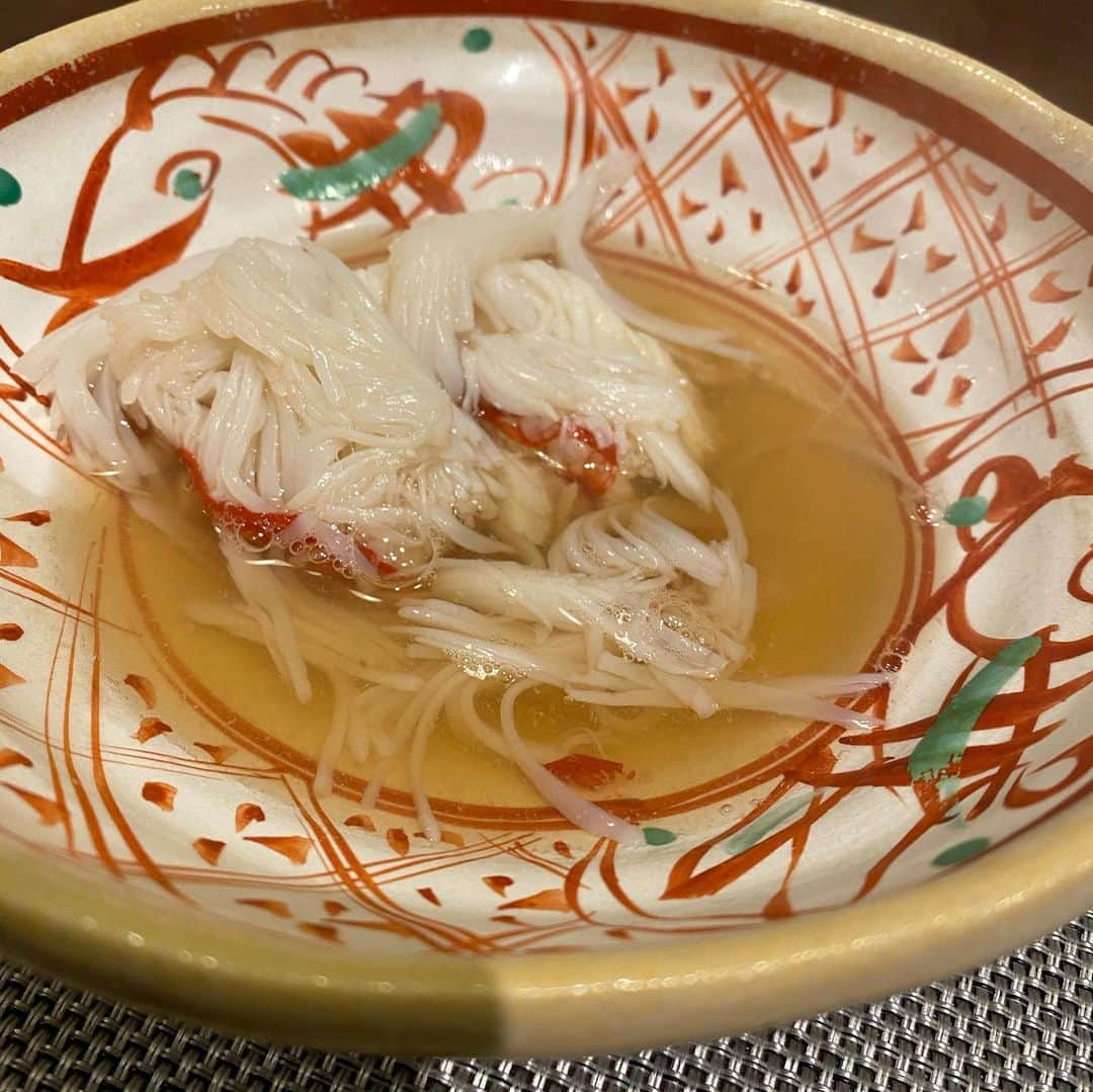 高橋聡文さんのインスタグラム写真 - (高橋聡文Instagram)「かに吉の🦀は上品で絶品です😋 鳥取自主トレの時はいつも美味しいご飯ありがとうございました🙇‍♂️ 最後はワールドウィングの治療部屋でのオフショットです📸  #鳥取#かに#松葉蟹#神雑炊#かに吉#ワールドウィング#中日ドラゴンズ#阪神タイガース#岩瀬仁紀#山井大介#中田賢一#高橋聡文#大将」1月18日 18時51分 - akifumi0529