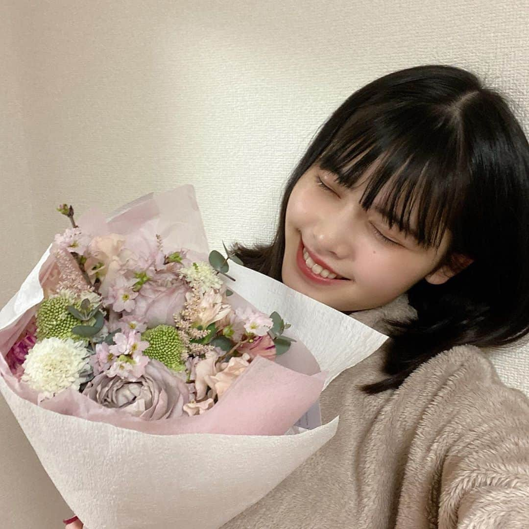 松岡花佳さんのインスタグラム写真 - (松岡花佳Instagram)「最近お花を頂きました！🥰 2020年も楽しみます〜〜〜🐭」1月18日 19時05分 - hanakamatsuoka