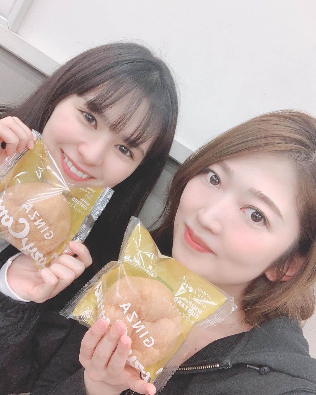 のインスタグラム：「𖠋 今日からお稽古が始まりました！  凝り固まった脳みそをやわらかーくやわらかーくできるよう先輩方からたくさん学ばせて頂いております！ 面白すぎて思わず吹き出しちゃうシーンがたくさんで、早く皆さんにもみていただきたいです！  お写真は、おりも　りおさんと❤︎ 川中美幸特別公演 明治座 2月4日(火)〜25日(火) 11:00/16:00 ※休演日・貸切の回がございます。 詳細は明治座HPかプロフィールをご覧ください。  #舞台#明治座#川中美幸　さん　#おりもりお　さん #自撮り#selfie#instaselfie」