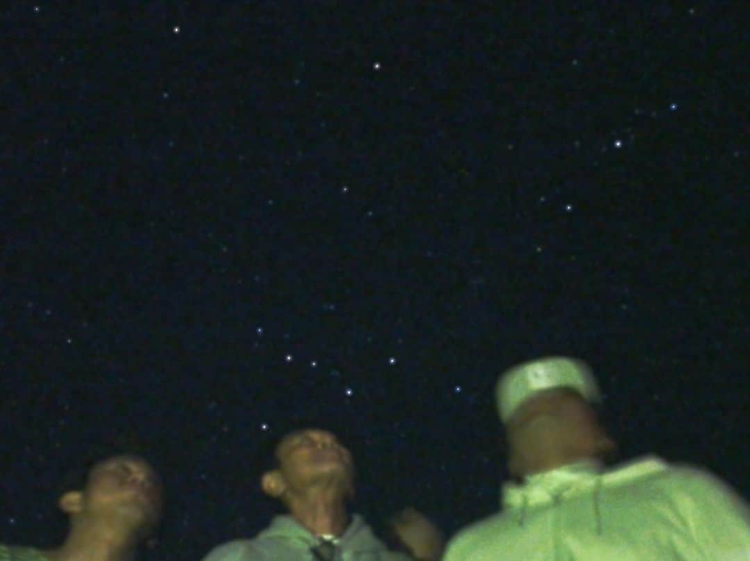浜田雅功の旅日記さんのインスタグラム写真 - (浜田雅功の旅日記Instagram)「めちゃくちゃ綺麗✨  ハワイ島の夜空。 星を見に山頂へ。  満天の星空とはこの事。 思い出すだけで鳥肌が。  普通のカメラ機能じゃ星は撮影出来なかったので、 #星撮りくん #アプリ で撮影📸 しっかり星が。 しかし、あの満天までは。 もしハワイ島に行った際は、 是非その目でこの星を堪能して下さい！  #浜ちゃん後輩と行くハワイ島で休日 #浜田雅功 #ライセンス井本 #どりあんず平井 #どりあんず堤 #サカイストまさよし #チーモンチョーチュウ菊地 #プラスマイナス岩橋 #天竺鼠瀬下 投稿者平井」1月18日 18時59分 - hamachankyuzitsu