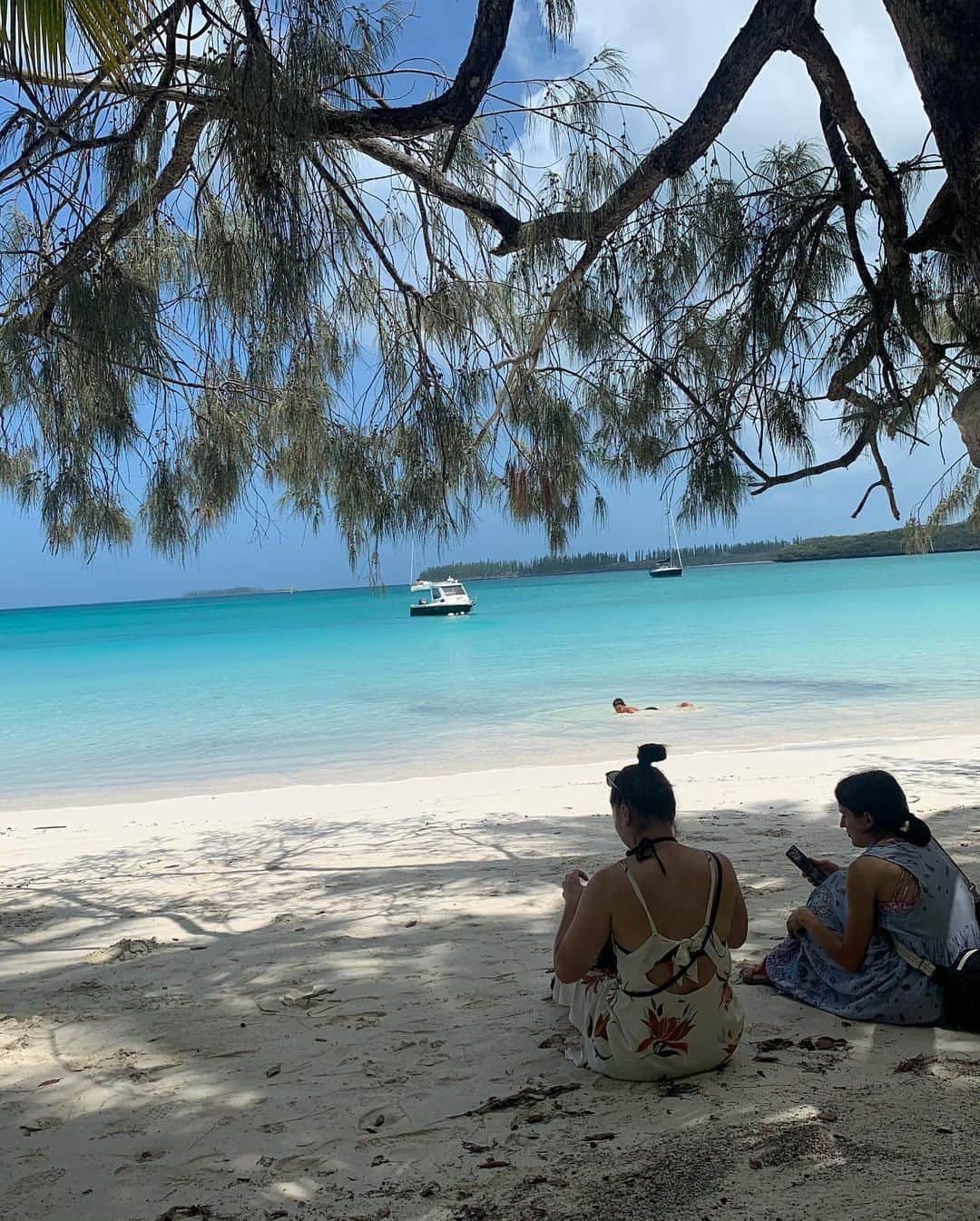 太田りゆさんのインスタグラム写真 - (太田りゆInstagram)「1月18日土曜日🏖🐠☀️ スーパーハードな合宿も 後半にさしかかり今日はオフでした🌴 そんな今日は優香ちゃんの26歳のお誕生日🎂🎊🎉イルデパン島でお祝いしました♡おめでとう🐢💜 素敵な1年にしようねぇ🦋🌺💛 #イルデパン島 #ヌメア #ニューカレドニア #筋肉 #筋肉女子 #腹筋女子 #newcaledonia #自転車競技 #日本代表  #cyclist #trackcyclist #dayoff #birthday #美尻 #太もも痩せ #太ももむきむき」1月18日 19時02分 - riyuponpon