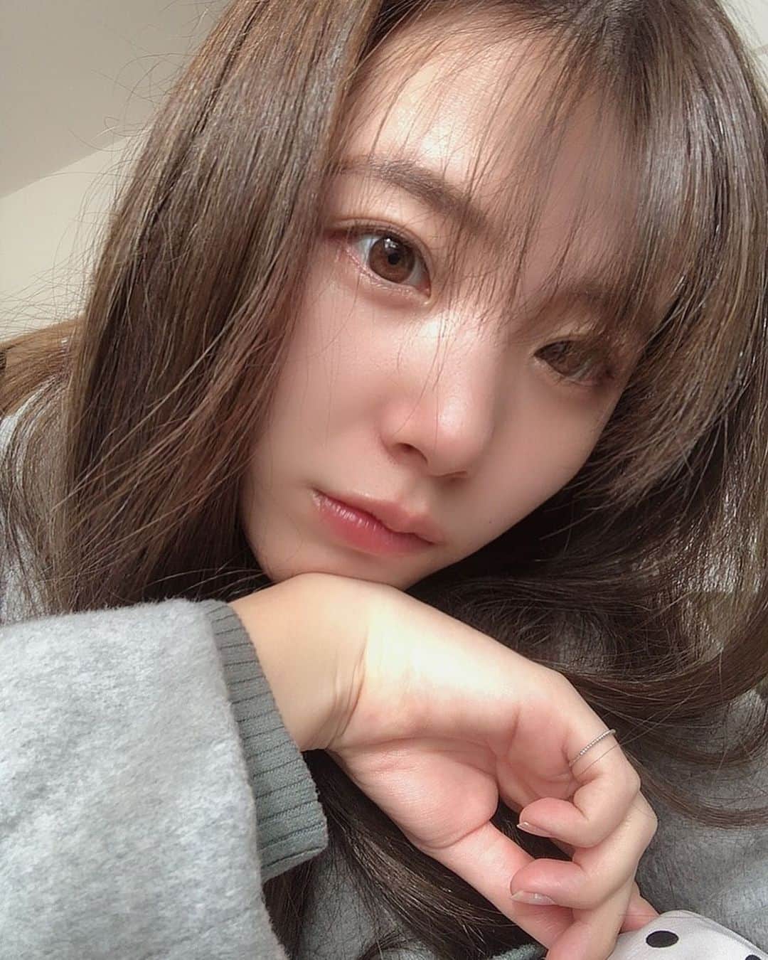 倉田瑠夏さんのインスタグラム写真 - (倉田瑠夏Instagram)「普段はカラコン付けないけどオフの日や稽古日はワセリン×度入りのナチュラルカラコンでメイクの手間を省く🎊 . . . このめちゃナチュラルな最高なカラコンは @_lenssis の#ブリスブラウン 💜 裸眼に近いけどちょっと盛れて良き🤤 . . . #japanesegirl #girl #selfie #自撮り #すっぴんメイク #バレないカラコン #lenssis #レンシス #カラコン #レンシスカラコンレポ #レンシスカラコン #レンシスカラコンレビュー」1月18日 19時13分 - ruka.kurata
