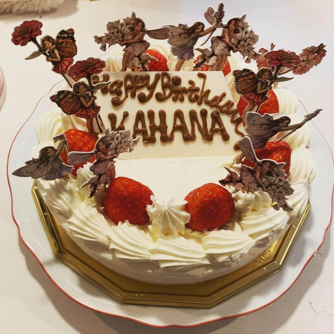 LiLyさんのインスタグラム写真 - (LiLyInstagram)「for my princess 🎂 #バースデーケーキ　 #お誕生日会　#8歳　 来てくれた女の子たちに #メイクアップセット 💋」1月18日 19時06分 - lilylilylilycom