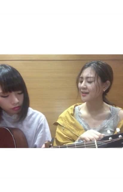 なみなみのインスタグラム：「♪ . . なぜ めぐり逢うのかを 私たちは なにも知らない いつ めぐり逢うのかを 私たちは いつも知らない どこにいたの 生きてきたの 遠い空の下 ふたつの物語 . 縦の糸はあなた 横の糸は私 織りなす布は いつか誰かを 暖めうるかもしれない . カバーしてみました！是聞いてください♪ . #中島みゆき さん #いーどぅし 3」