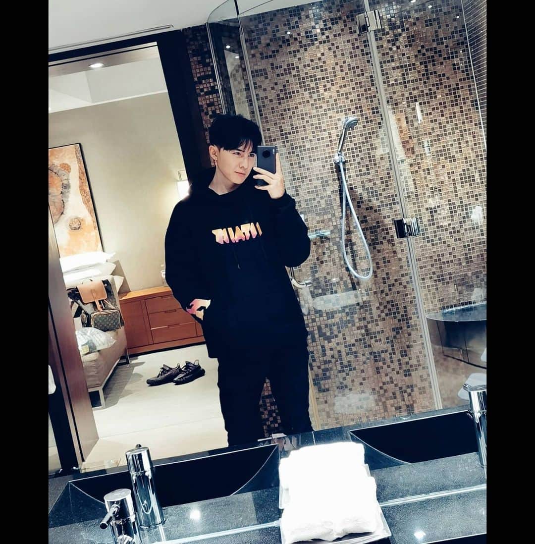 ダンソン・タンのインスタグラム：「北京🥶🥶🥶 - @hotheart.studio #beijing #DT #HOTHEART #唐禹哲 #SEVENDAYS」