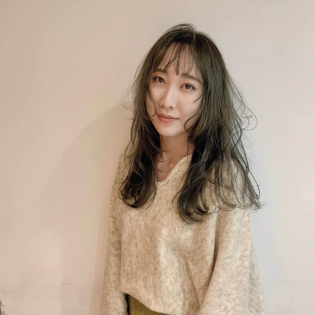 のインスタグラム：「寒くて鼻がヒリヒリする。 寒いの嫌いだけど 今日の空気懐かしい感じで好き。  でもお腹空く。」