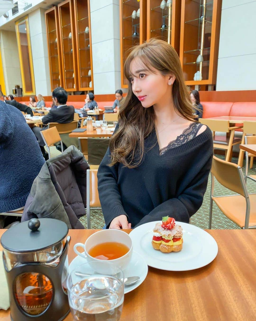 岡部あゆみさんのインスタグラム写真 - (岡部あゆみInstagram)「Cafeへ🍰🍽﻿ ﻿ ﻿ 最近お気に入りの育乳ブラ☺︎ノンワイヤーで楽なのに 胸をしっかりホールドしてくれて 背中に流れるお肉もしっかりキャッチ! 心地いいので 最近はお家の中だけじゃなく お出掛けの時も着けてます^ ^﻿ ﻿ @lulukushel #lulukushel#pr#育乳#くつろぎ育乳ブラ#ルルクシェル#ナイトブラ#育乳ブラ#おやつタイム#グランドハイアット#フィオレンティーナ#カフェ#しふく」1月18日 19時46分 - ayumi_okabe