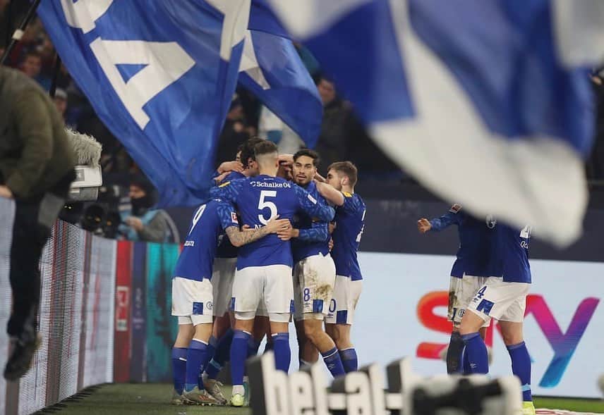 マティヤ・ナスタシッチのインスタグラム：「Perfekter Start in die Rückrunde mit 3 Punkten 🛠💪 #nurders04 #einlebenlang 🔵⚪」