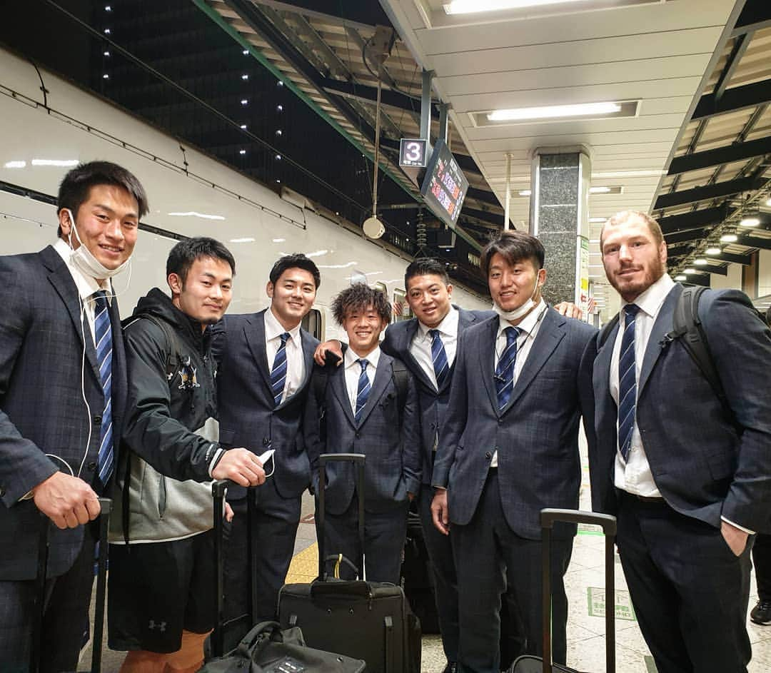 デビッド・ポーコックさんのインスタグラム写真 - (デビッド・ポーコックInstagram)「Shinkansen back to Gunma after a good team effort against Toyota. Wishing @kenki11 all the best on his quest to play at @tokyo2020. We'll miss you but very excited to watch you tearing it up in #rugby7s 🔥」1月18日 19時51分 - davidpocock