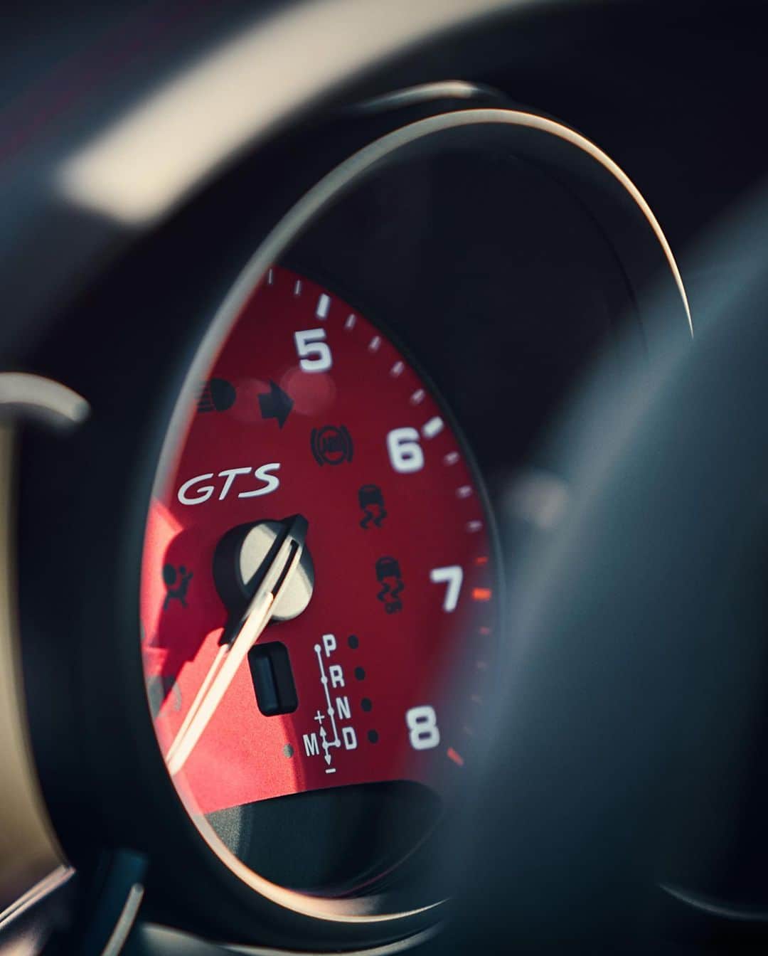 Porscheさんのインスタグラム写真 - (PorscheInstagram)「Combined fuel consumption in accordance with EU 6: 718 GTS models:  9,2 – 8,5 l/100 km 210 – 194 g/km __⁣⁣⁣⁣ The all new 718 Boxster GTS 4.0 and the new 718 Cayman GTS 4.0. Your thirst for action just doubled. Everything you love about a driving experience, enhanced. The new 718 GTS 4.0 models, more of what you love. ⁣ #MoreOfWhatYouLove #718 #PorscheGTS #Porsche⁣⁣」1月18日 19時55分 - porsche