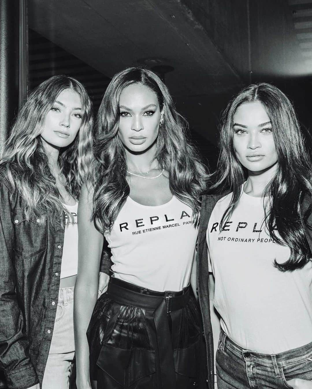 ジョアン・スモールズさんのインスタグラム写真 - (ジョアン・スモールズInstagram)「Checking things out with @replay in Paris」1月18日 20時09分 - joansmalls