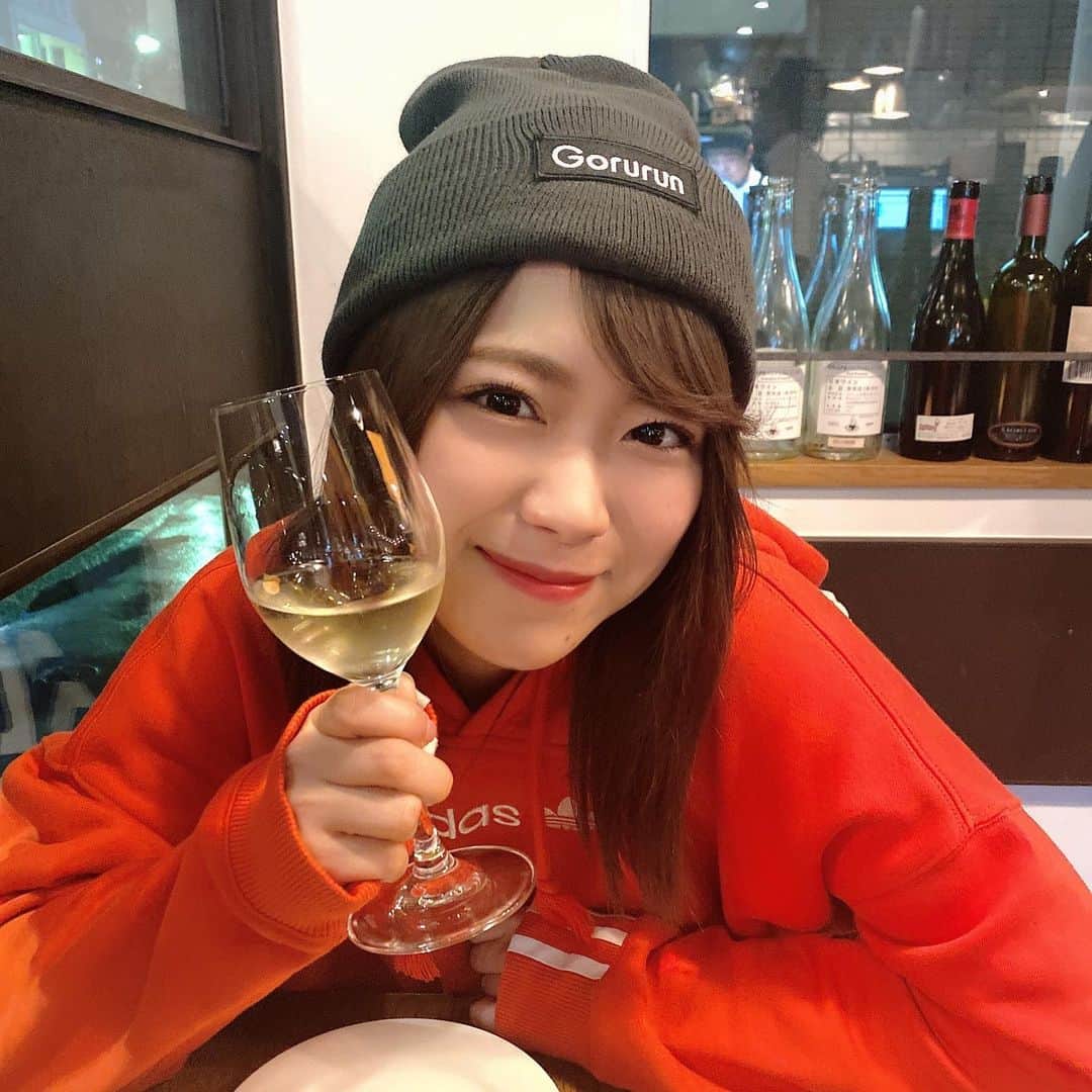 山内鈴蘭さんのインスタグラム写真 - (山内鈴蘭Instagram)「大人ディナーーー☺️🍴🍷❤️ ． ． ごるらんでご飯🤤🤤 牡蠣の時は 白ワインでボトル頼むだよ❤️ お酒とご飯を楽しめる友達。 さいこーだねっっっ ストレス発散！！！！！！ ． ． #牡蠣 #白ワイン #Gorurun #ごるらん #ディナー」1月18日 20時30分 - xxsuzuranxx