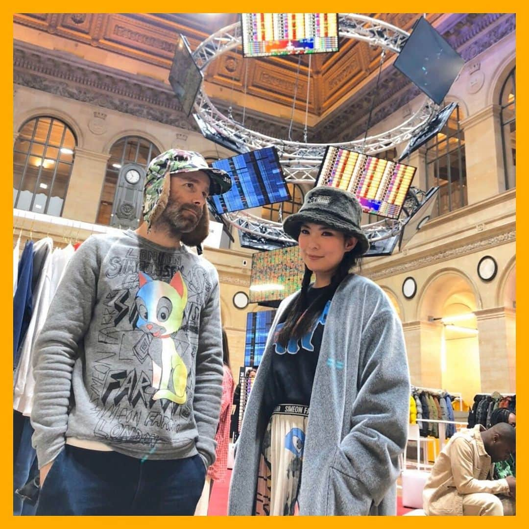 CA4LAさんのインスタグラム写真 - (CA4LAInstagram)「TRANOI show DAY2! We collaborate with several designers. This is one of them with UK brand Simeon Farrar. Our boa collections keep you warm in the cold weather. . トラノイ展示会2日目です。CA4LAはいろいろなコラボレーションアイテムを展開しています。今回はUKブランドのSimeon Farrarとのコラボレーションアイテムをご紹介。ボア素材を使用したキャップとハットは防寒性も抜群です。 . .  Date: 17th - 19th January 2020 Time: 10am-7pm (6pm last day) Place: Palais de la Bourse STAND NO.:J-01 . . #simeonfarrar #PalaisdelaBourse #tranoishow #tranoiparis #tranoihomme #tranoi #paris #fashionweek #parisfashionweek #pfw20fw #ca4la #hats #hat #hat #cap #knitcap #toque #beret #casquette  #hunting #madeinjapan  #カシラ #帽子 #autumnwinter #fashion #trend #autumnwinter2020 #fashionphotography #lovefashion」1月18日 20時30分 - ca4la_official