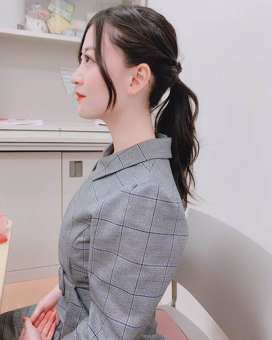 上西恵さんのインスタグラム写真 - (上西恵Instagram)「NMB48の時のメイクさんがヘアメイクしてくれました💄💞 久しぶりに会えて嬉しかったなぁ☺️☺️ ⠀ ポニーテールお願いしたら 私の好みの感じのポニーテールにしてくださいました☺️❤️ ⠀ ⠀ そういえば帰りの新幹線爆睡で、寝起きで電車乗ってたら 女性の方が"座りますか？しんどいですか？"って声かけて下さった🥺笑 ⠀ ごめんなさい…凄く元気でただただ寝起きだったんです🥺笑 もっとシャキッとしとかないとな！笑 ⠀ 優しいなぁ…ほっこりした  #ポニーテール #馬のしっぽ #🐴」1月18日 20時30分 - jonishi_kei