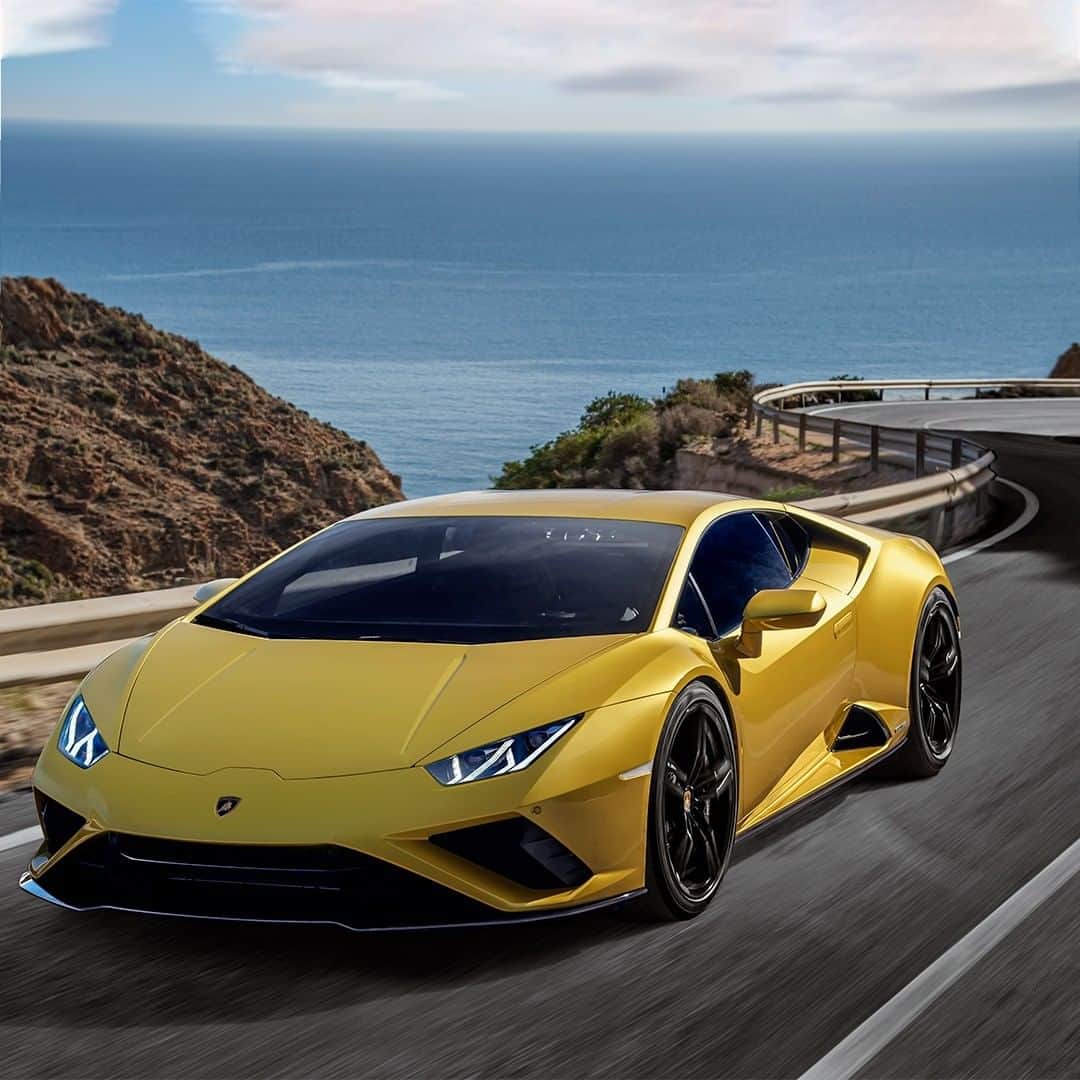 のインスタグラム：「Huracán EVO RWD: A Super Sports Car whose essence glitters in the sun and glows at night. It's a medium that connects technology and future with the physical, instinctive pleasure of driving.  #Lamborghini #HuracanEVORWD #RewindToRWD」