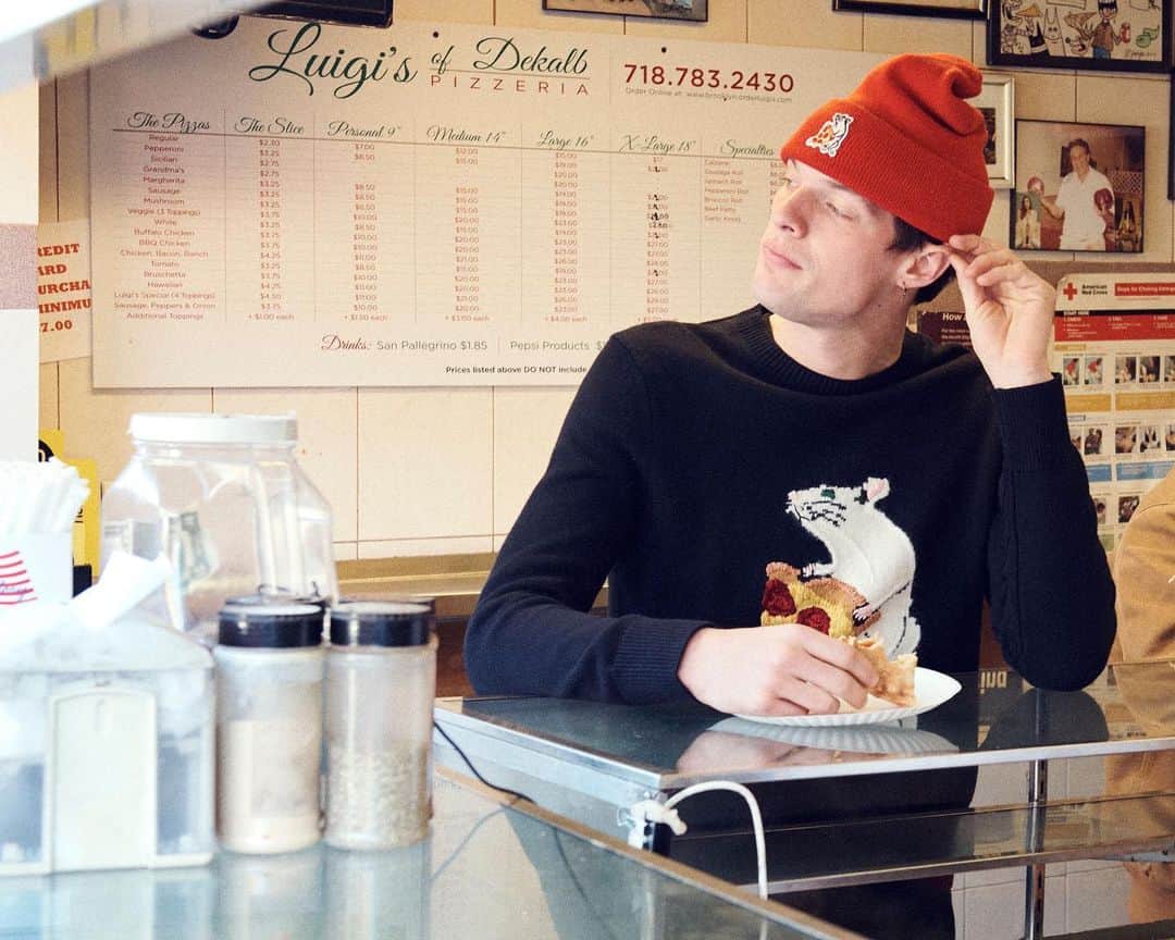 ラグ&ボーンのインスタグラム：「This is how we do #LunarNewYear in NYC, with the rodent giving ratatouille a run for his money. - Our limited collection of #PizzaRat knits and leather goods are available now online at rag-bone.com. - #2020 #YearOfTheRat #rbLNY #🍕🐀」