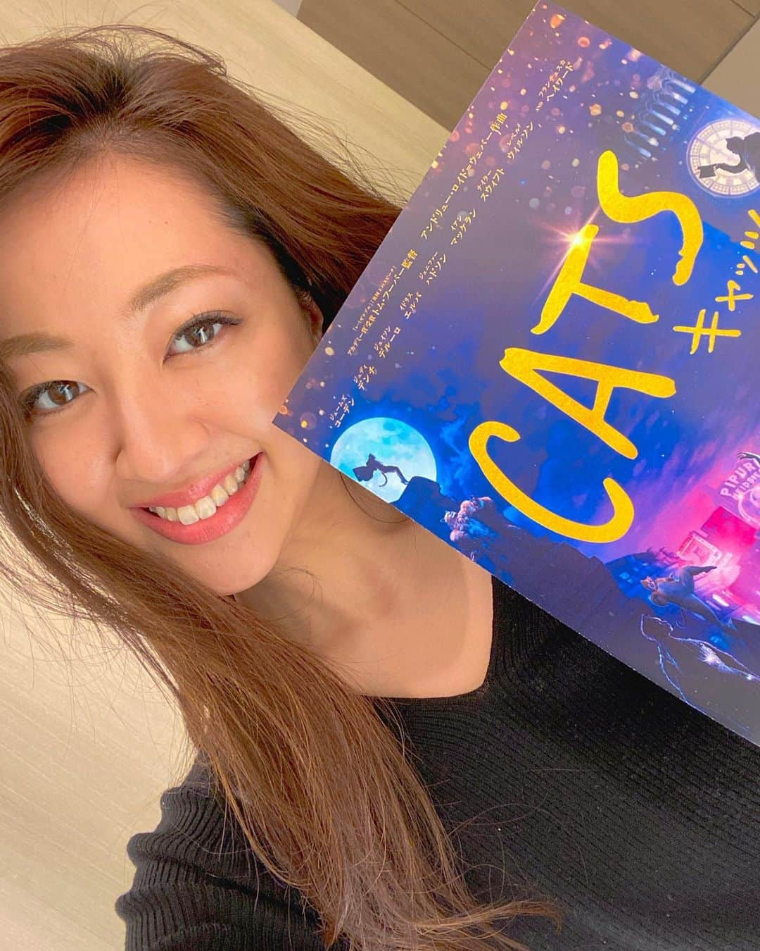 高橋有紀子さんのインスタグラム写真 - (高橋有紀子Instagram)「* 1月24日に公開される映画『CATS キャッツ』の 先行上映にご招待頂いて一足早く観てきました🎬🐈💛 * * とにかくキャストが豪華！ ジェニファー・ハドソンもテイラー・スウィフトも ジェイソン・デルーロの歌も聴き入ってしまった🥺✨ * 日本語吹替も声優さんが豪華だからどんな感じか気になるし、 ミュージカルのキャッツも観たことないから いつか観てみたいなぁ🥰 * * ミュージカル映画はやっぱり映画館で観ないとね🤘🏽🌟 * #映画キャッツ #キャッツ好きと繋がりたい #PR #CATS #ミュージカル」1月18日 20時45分 - yukko816