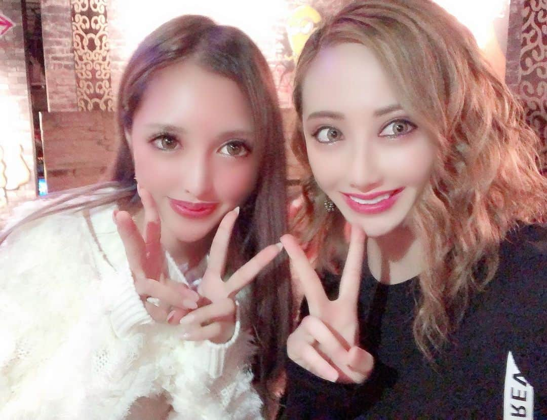 リアラさんのインスタグラム写真 - (リアラInstagram)「マリカさんと…❤️ 綺麗で優しい人とお会いすると自分の心も綺麗になる✨ 美意識上がる！！ 今日は華土です！ #一条マリカ　さん#六本木#有名嬢#綺麗#可愛い#歌舞伎町#新宿#アマテラス#リアラ」1月18日 21時07分 - riaranyan