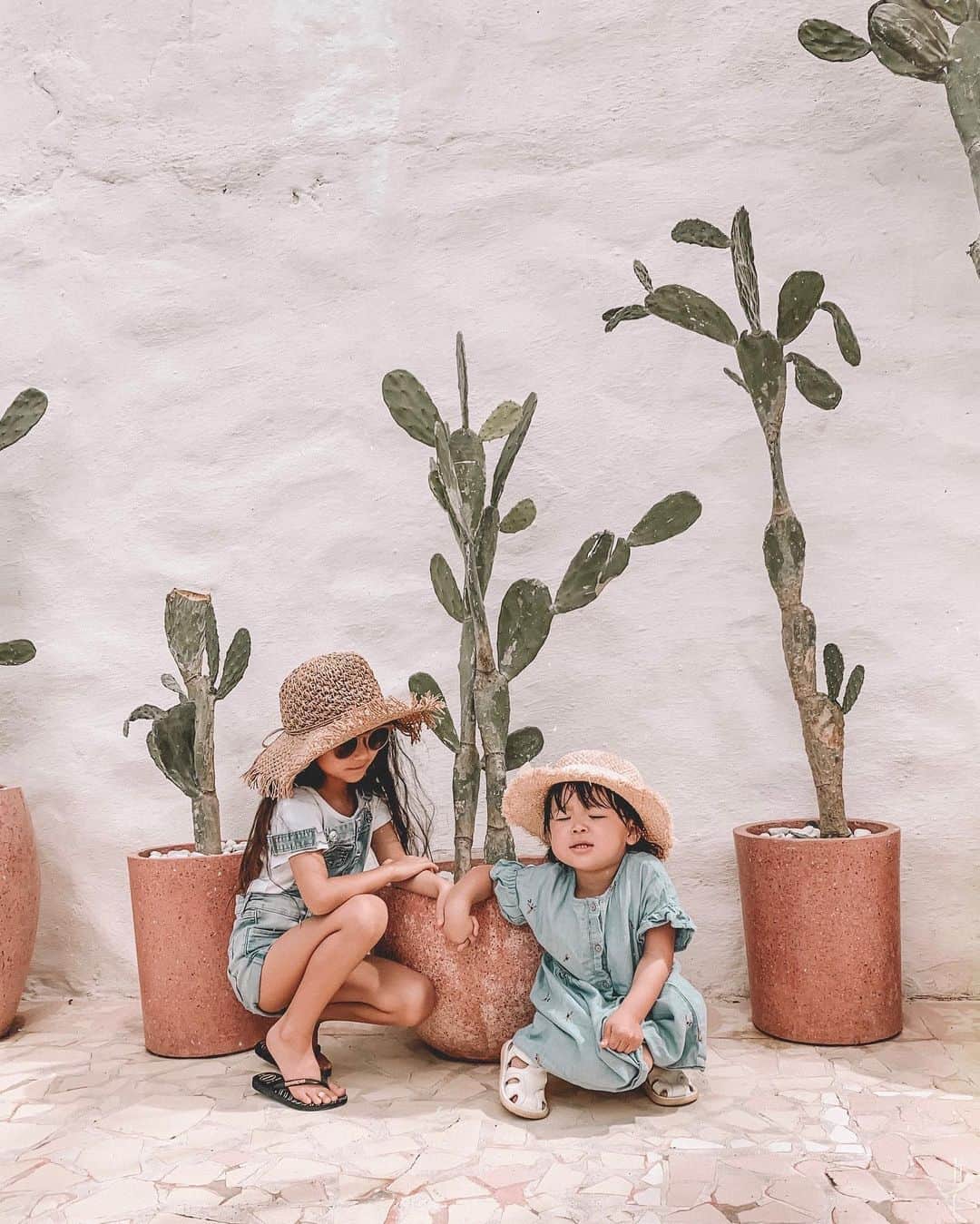 ✷kana✷のインスタグラム：「🌵cute♡♡♡ . ぜんぶ可愛すぎて絞れなかったw なんちゅー顔してんの笑 ほんと姉妹みたいだわ☺️☺️」