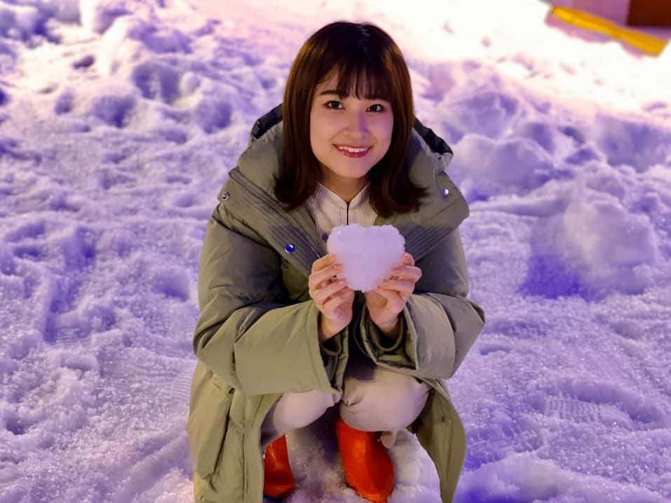 與猶茉穂さんのインスタグラム写真 - (與猶茉穂Instagram)「今週のウィークエンドウェザーは 東京あそびマーレにある、室内なのに雪で遊べるスノータウンに行ってきました！ 普段雪にふれる機会があまりないので、わたしも雪だるま作りに熱中してしまいました♪  2枚目の持ってる雪がハートっぽい☺︎ #東京あそびマーレ #スノータウン #tbs #ウィークエンドウェザー」1月18日 21時00分 - maho_yonao