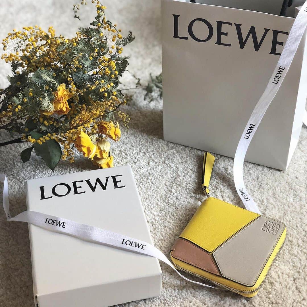 藤川沙弥のインスタグラム：「🍋🐝💛﻿ ﻿ 載せてなかったpic、、﻿ 去年出逢った お気に入りのお財布👛💛﻿ ﻿ 天赦日＋寅の日という﻿ 最強の日から使い出して🔥﻿ 購入した日も一粒万倍日✌🏻💫✨﻿ ﻿ ポーチも黄色だから﻿ カバンの中が明るい😋😋🔆﻿ ﻿ ﻿ ﻿ ﻿」