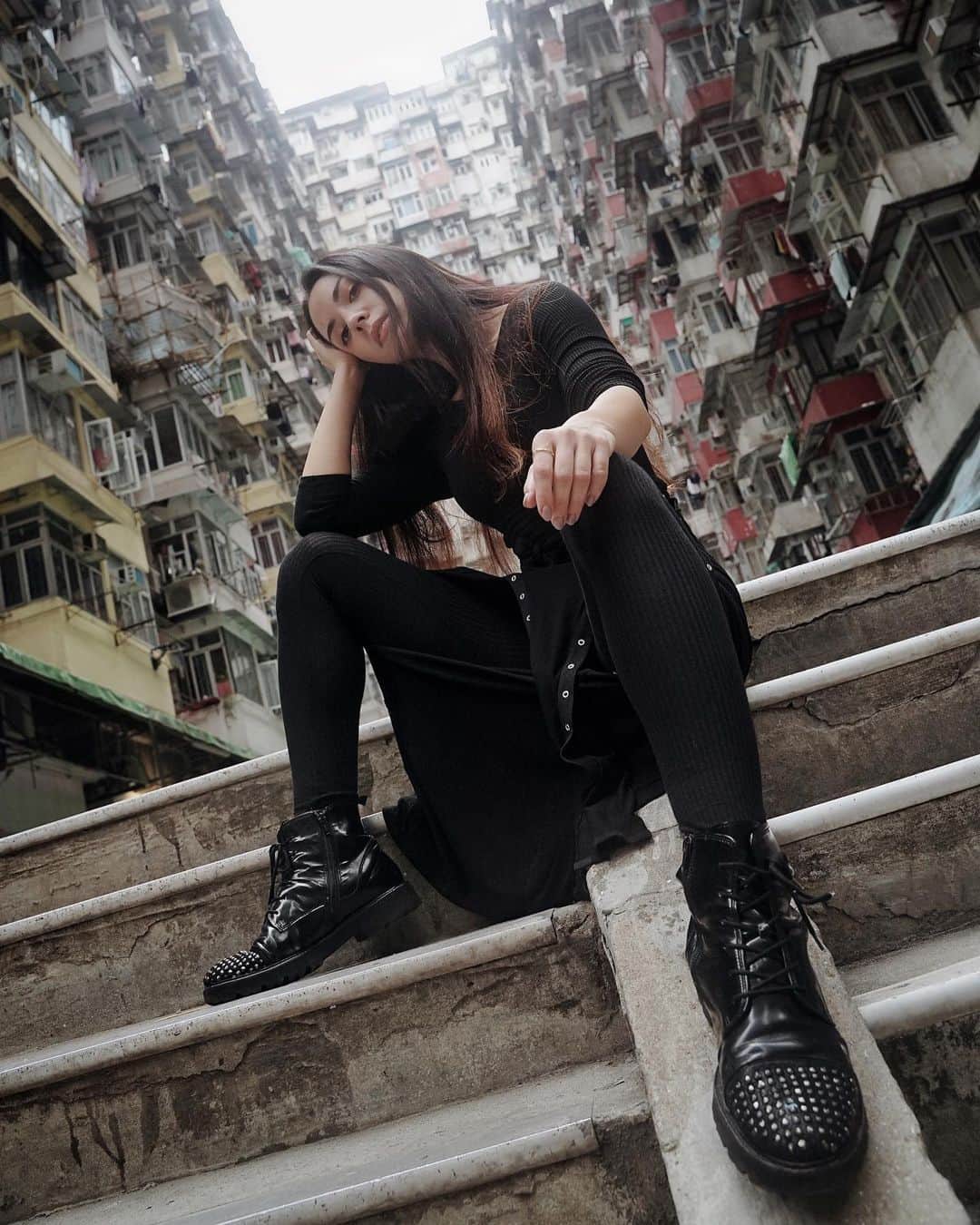 LuCyCoさんのインスタグラム写真 - (LuCyCoInstagram)「・ ・ ・ I know everything happens for a reason ・ ・ BUT WHAT THE FUCK ・ ・ ・ ・ #tattoogirl #inkedgirls #hongkong #black #streetsnap #allsaints #fashiongram #blackfashion #香港#photoshoot #streetphotography」1月18日 21時20分 - lucyco_blue