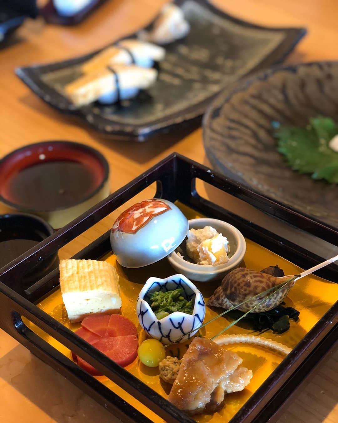 林香里さんのインスタグラム写真 - (林香里Instagram)「・ ・ 淡路島に来たらやっぱりお寿司🍣 いろいろ調べて初めてのお店でしたが 雰囲気も素敵で海を眺めながら食事が できるスタイルでロケーション最高でした👍🏻 お寿司も新鮮で地元ネタも美味しくて シャリコマなのも嬉しいポイント🍣 海鮮好きの息子も大喜びだった😆 ・ ・  #sushi#lunch#yummy#family #weekend#mama#awajishima」1月18日 21時22分 - kaori_hayashi1203